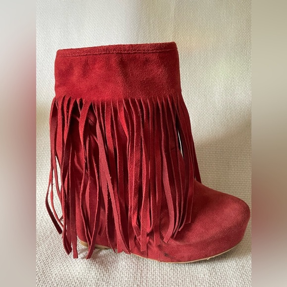 Koolaburra Red Suede Fringe Ankle Boots - Picture 3 of 12
